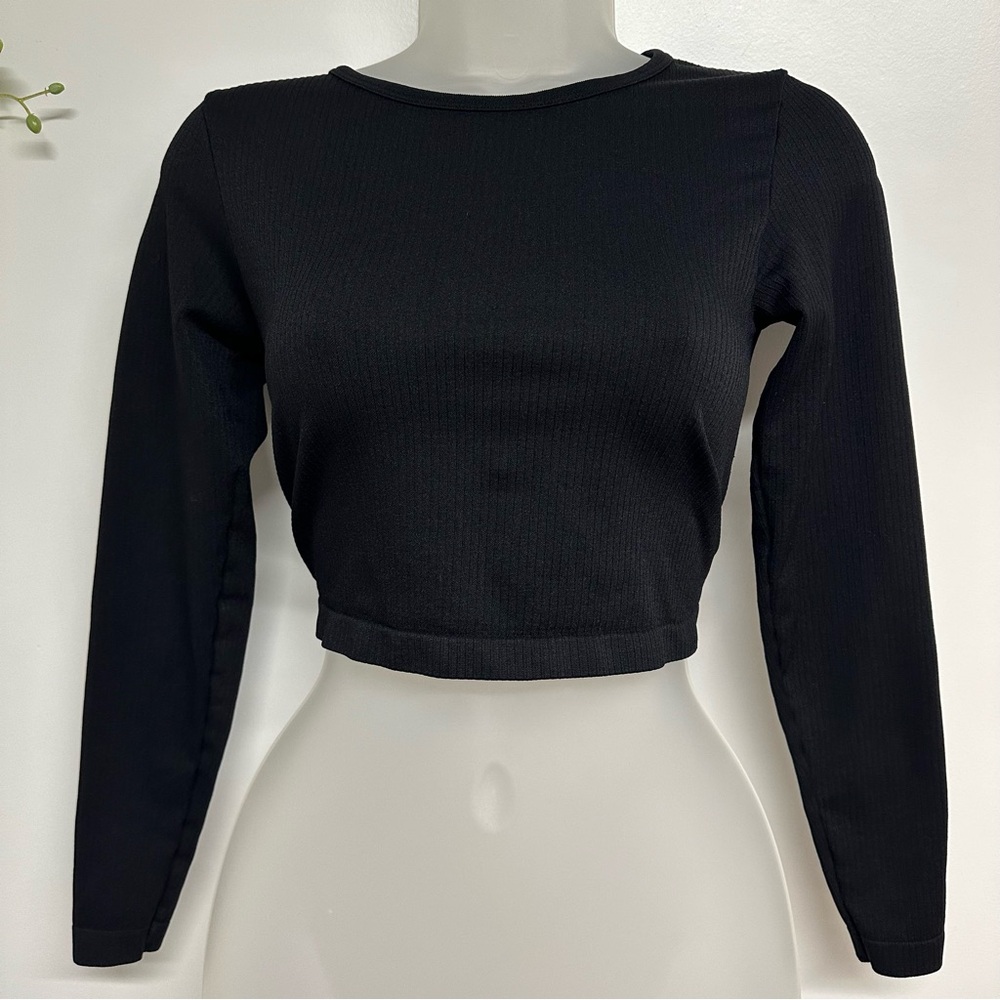 H&M black long sleeve activewear slightly crop top, size medium